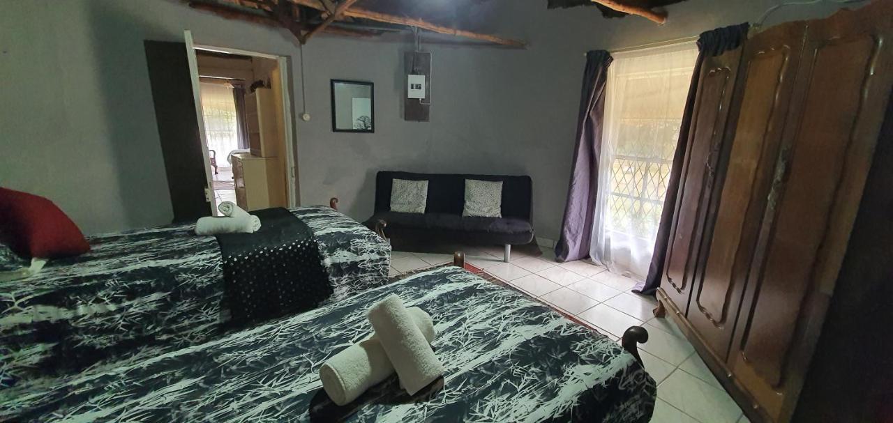 Drakensberg Bush Lodge And Backpackers 윈터턴 외부 사진