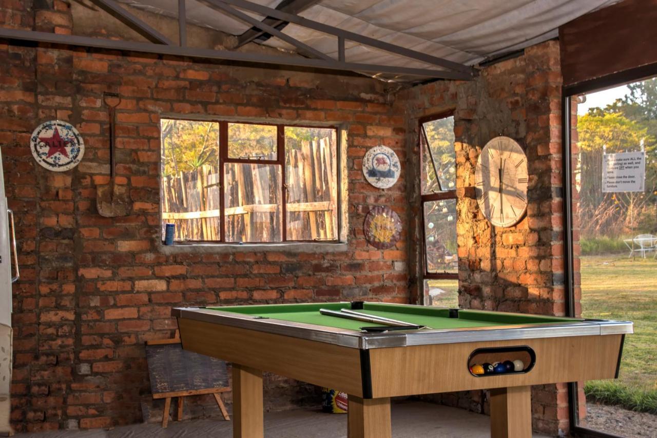 Drakensberg Bush Lodge And Backpackers 윈터턴 외부 사진