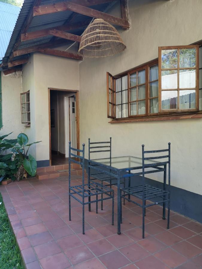 Drakensberg Bush Lodge And Backpackers 윈터턴 외부 사진